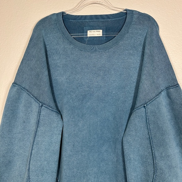 We The Free size XL Zedd tunic sweater blue oversized drop shoulder worn in look - Picture 2 of 13